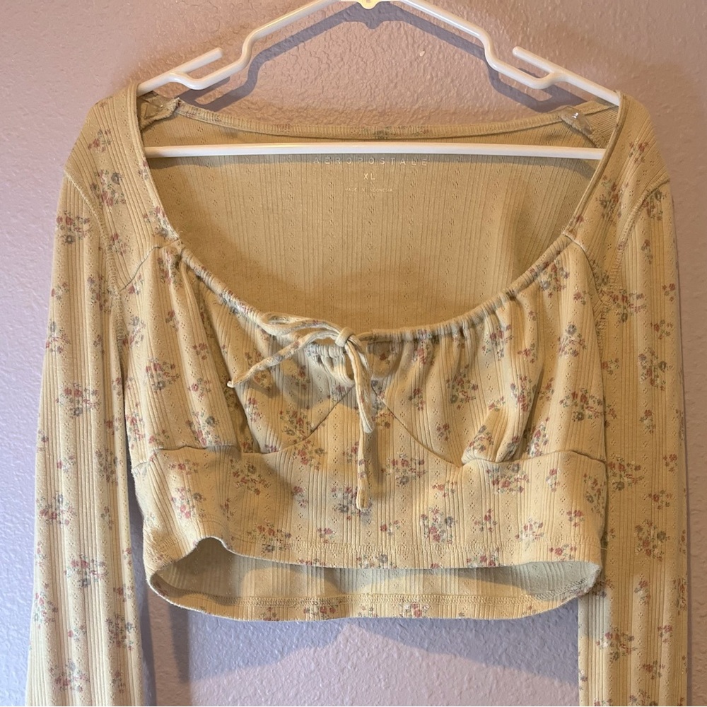 Aeropostale floral sleeved tie-front cropped top